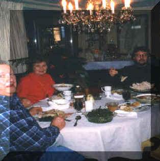 xmas_dinner.JPG (44959 bytes)